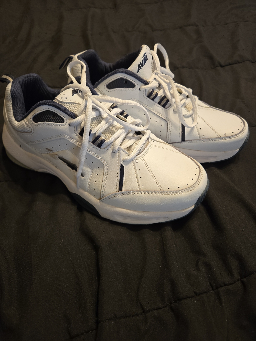 Avia Mens White and Navy Athletic Sneakers 9W